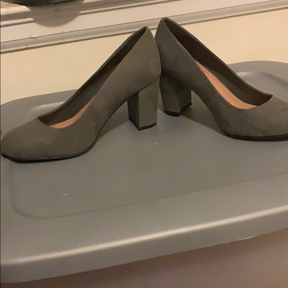 Suede grey pumps - Picture 3 of 3